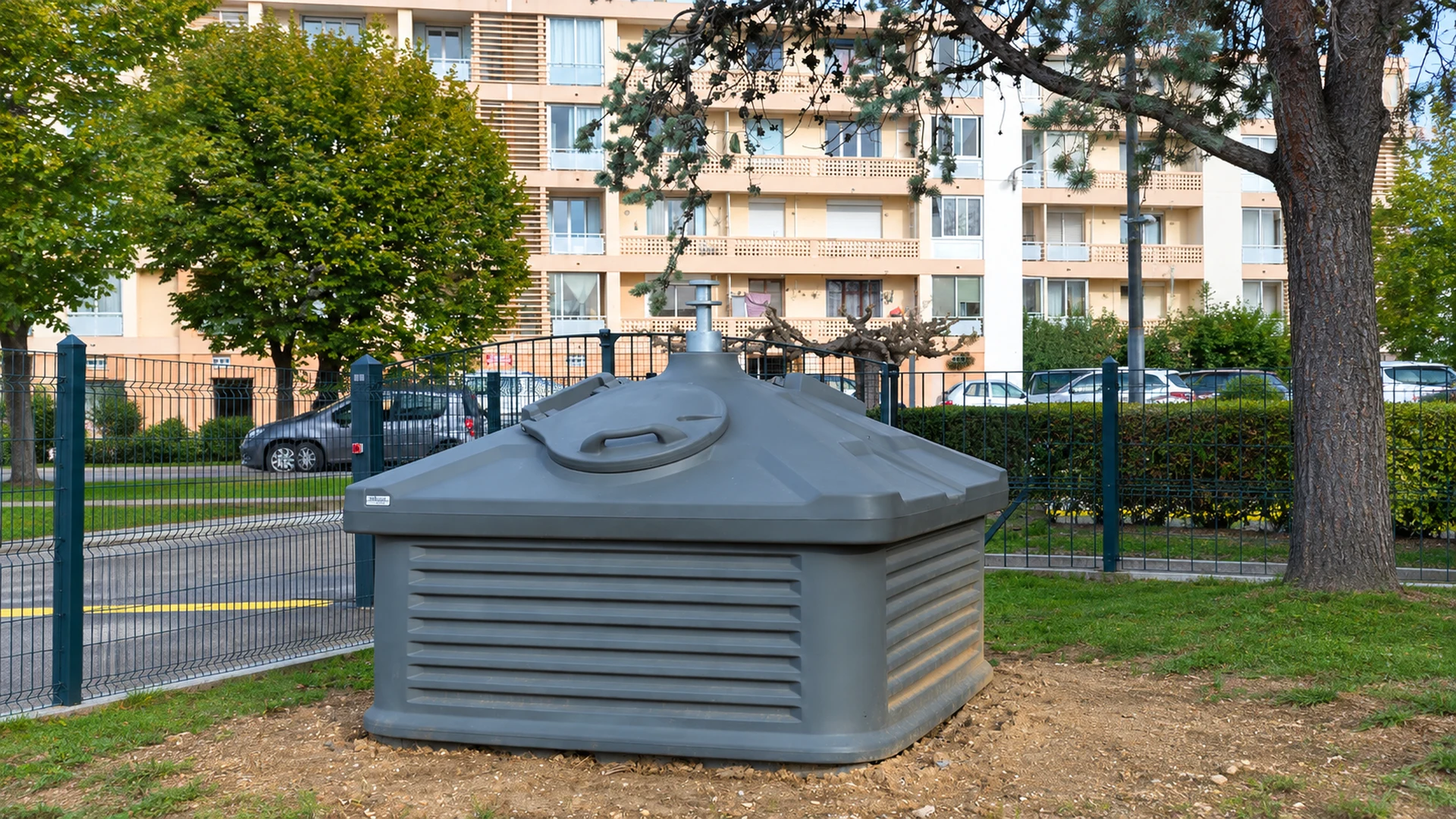 ECOTAINER • Conteneur semi-enterré